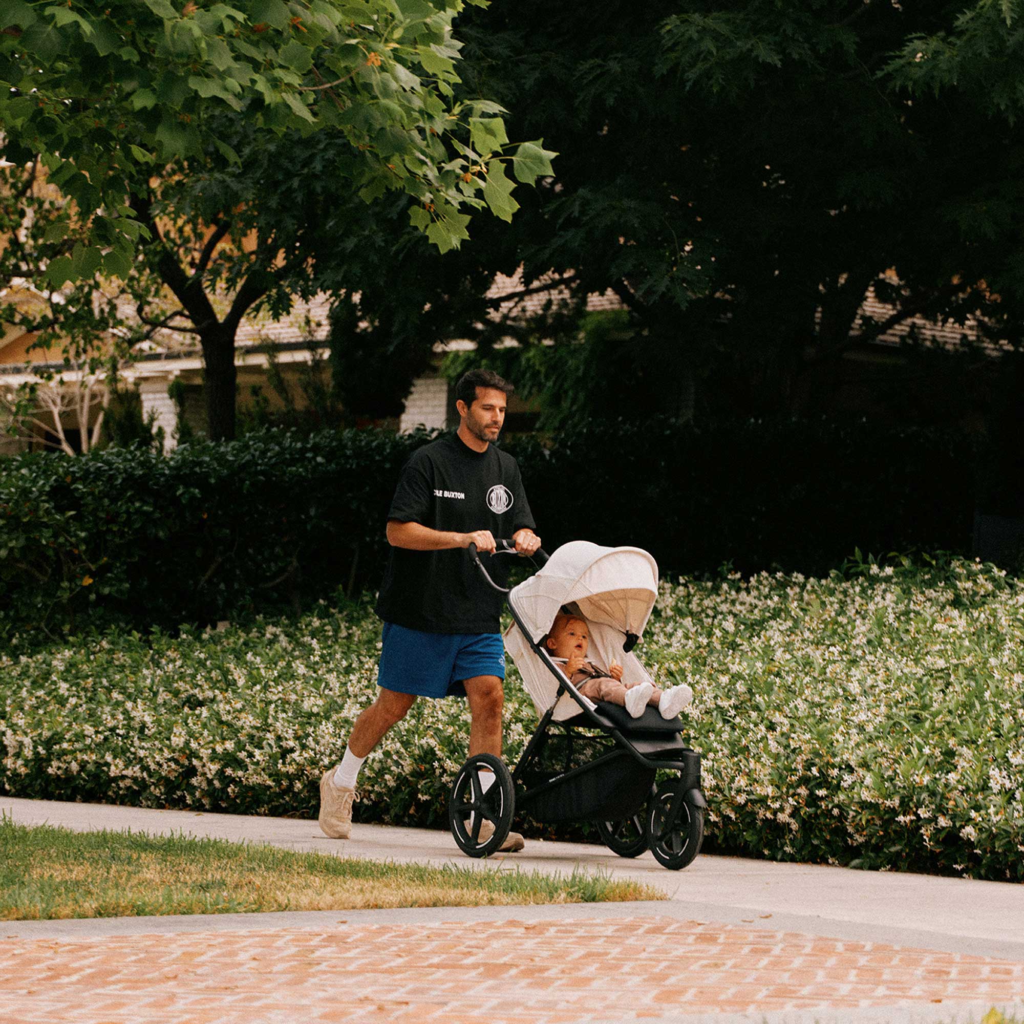 Cybex Avi Spin - Moon Black - Image 10