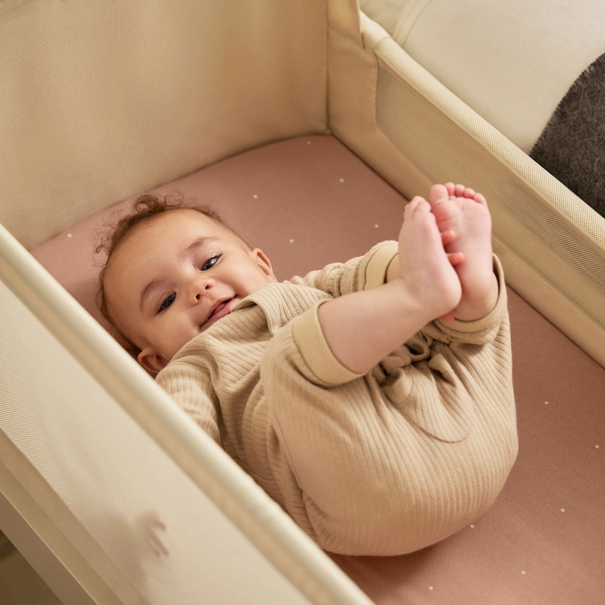 SnüzPod 5 Bedside Crib - Cashmere - Image 3