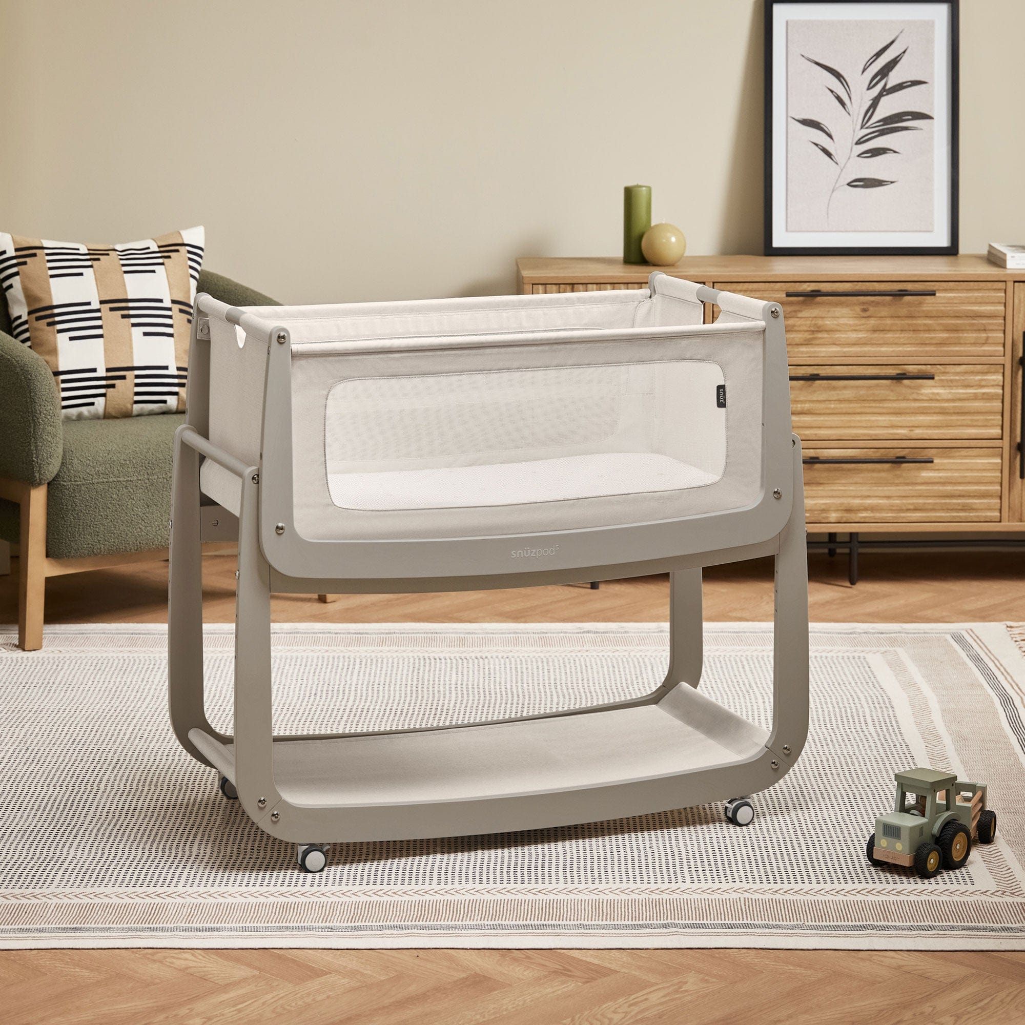 SnüzPod 5 Bedside Crib - Pebble - Image 6