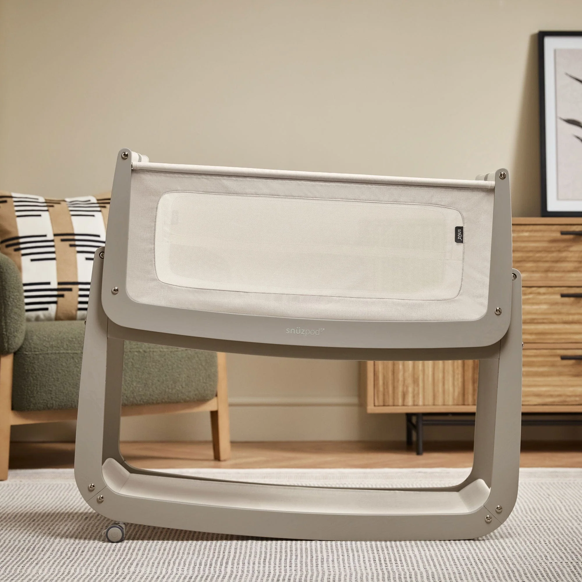 SnüzPod 5 Bedside Crib - Pebble - Image 9